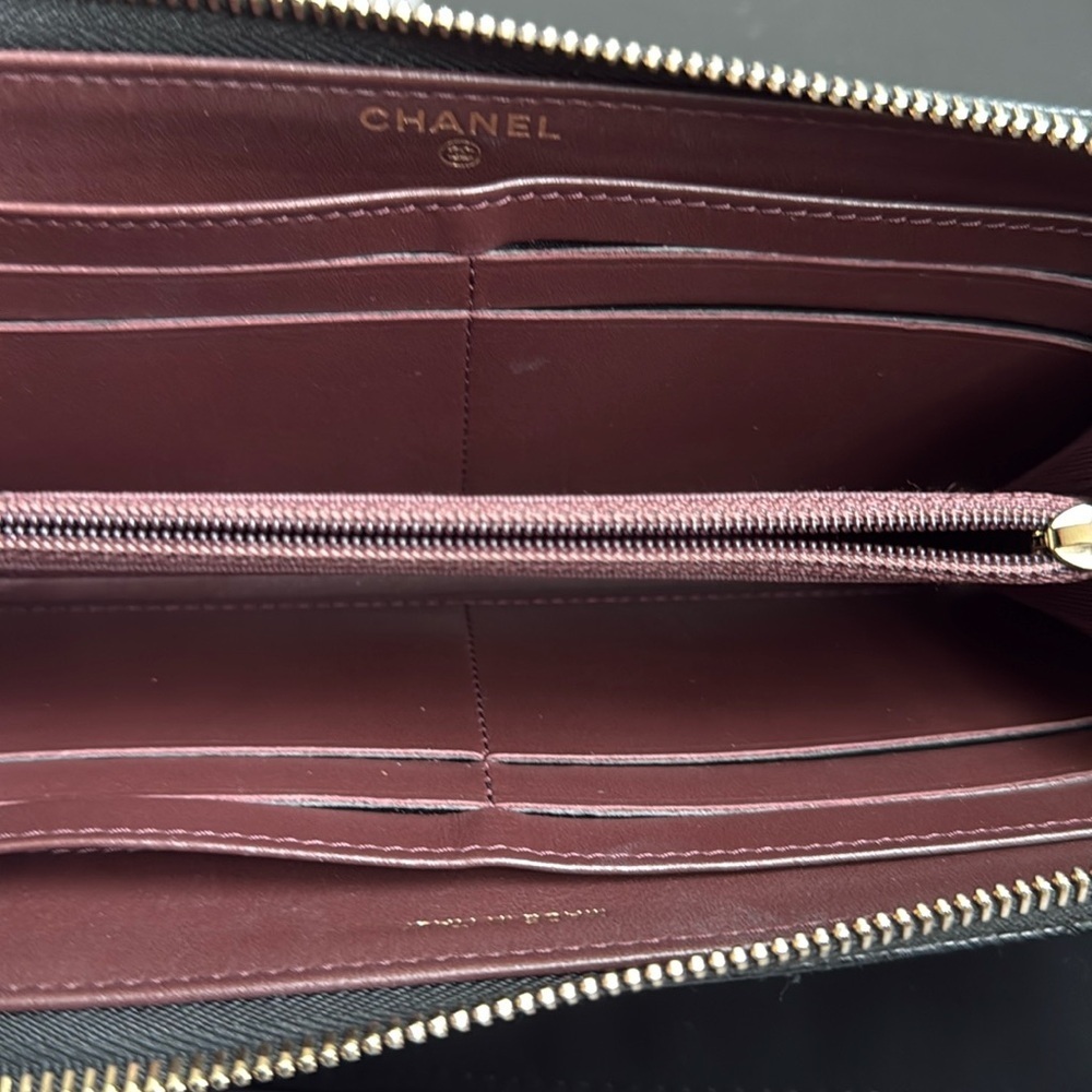 Chanel Black Quilted Leather Wallet - Picture 4 of 17